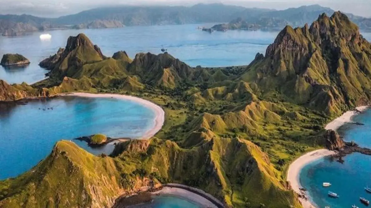 Tempat wisata Indonesia yang mendunia hadir dengan alam dan budaya, dari Wakatobi, Raja Ampat, Komodo, Borobudur hingga Bali. (Pinterest)