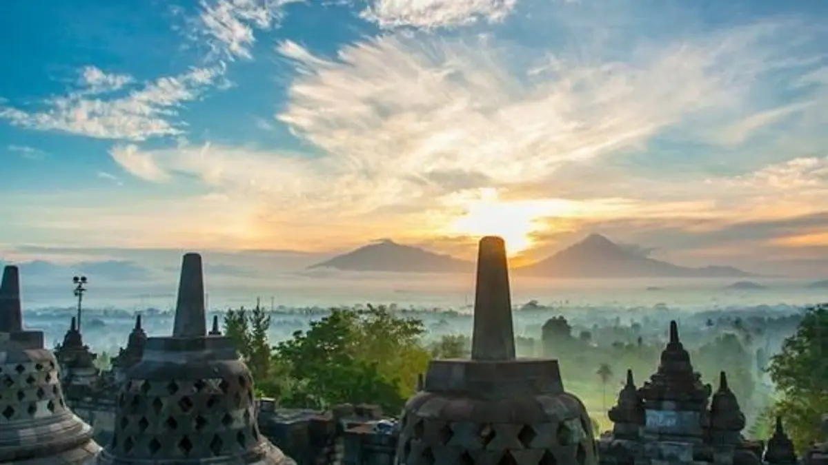 Tempat wisata Indonesia yang mendunia mencakup Wakatobi, Derawan, Bromo, Raja Ampat, Komodo, Borobudur hingga Bali. (Pinterest)