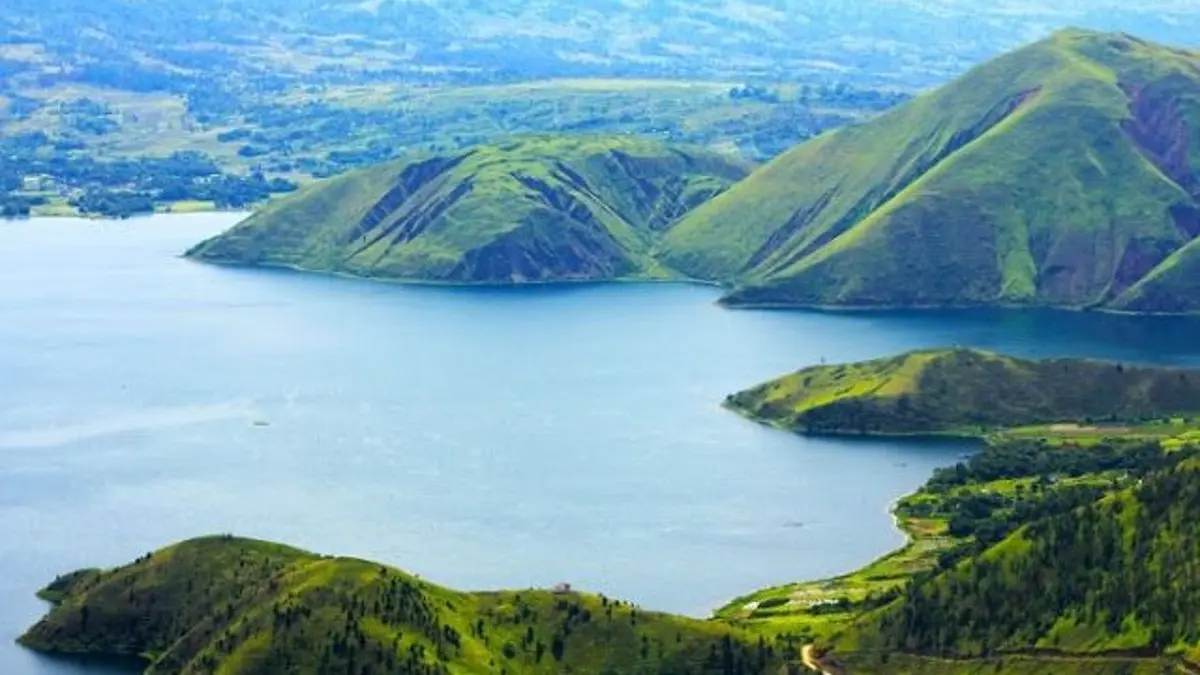 10 danau terindah di Indonesia punya panorama luar biasa, dari Danau Toba hingga Kelimutu yang penuh pesona. (PINTEREST)