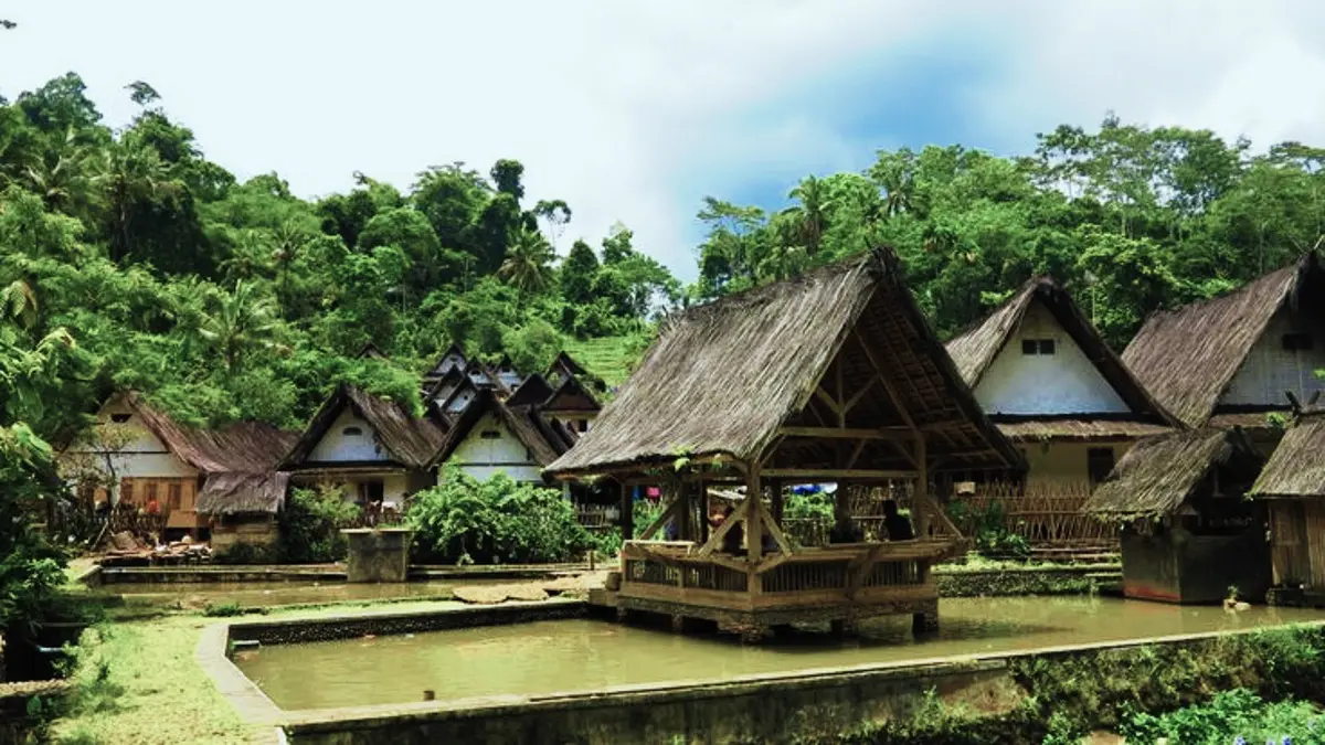 Desa terindah di Indonesia punya pesona alam dan budaya unik, dari Wae Rebo, Penglipuran hingga Nagari Pariangan. (PINTEREST)