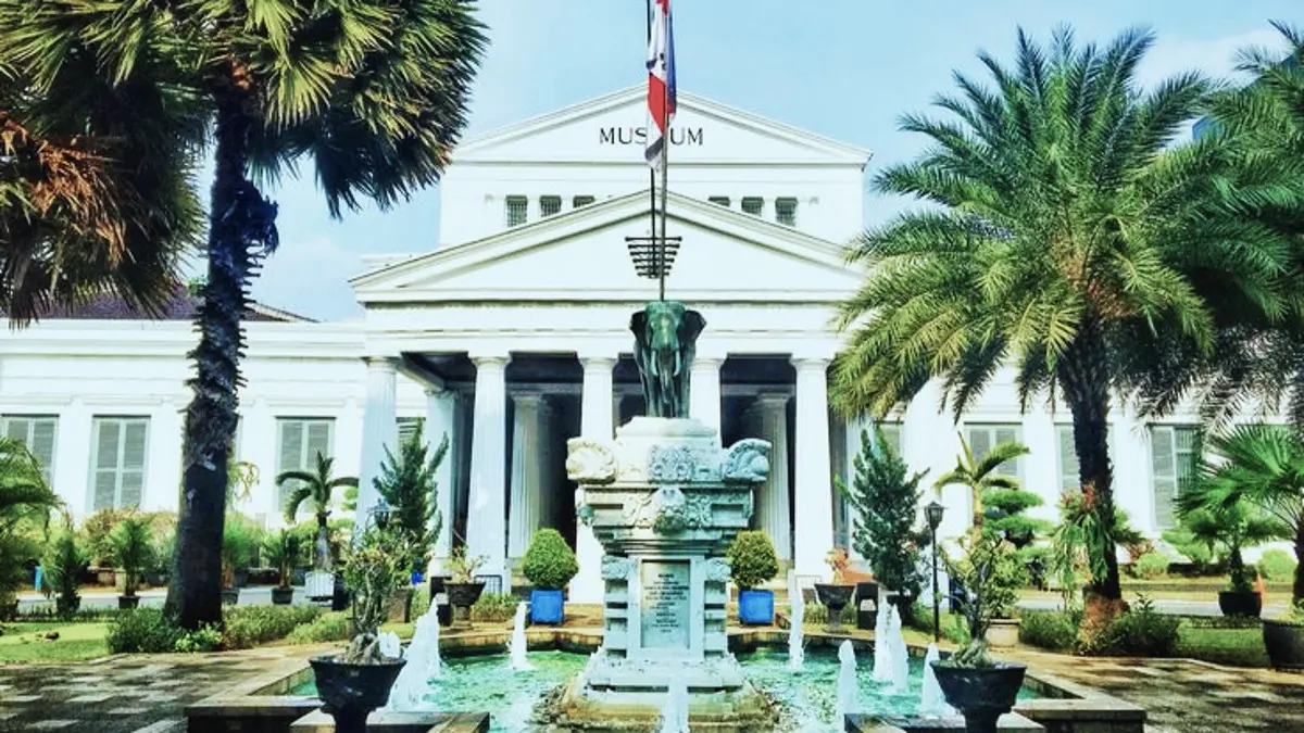 Museum Nasional Indonesia kembali dibuka dengan ruang pamer modern dan koleksi sejarah yang menarik untuk dikunjungi. (PINTEREST)