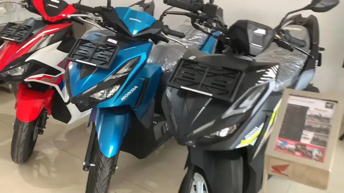 Honda BeAT terbaru 2027 naik Rp200 ribu. Simak perbedaan stripping, warna bodi, fitur, dan harga model 2026. (SC YOUTUBE)