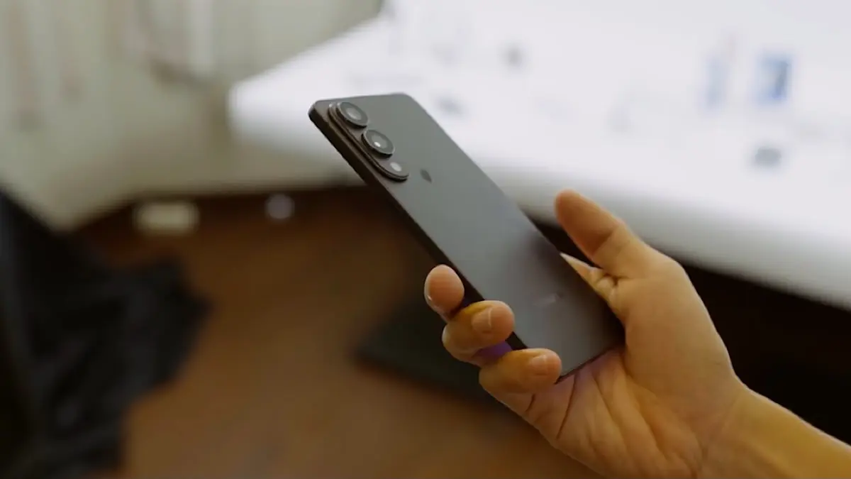 Tecno Pova Slim 5G menawarkan bodi 5,95 mm, layar 144 Hz, dan baterai 5.160 mAh. Simak performa serta kameranya (ScYoutube)