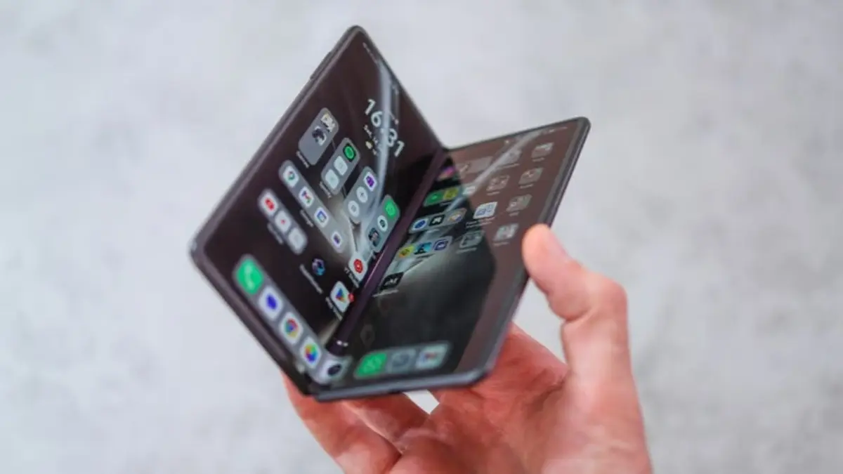 5 HP foldable 2026 dengan baterai besar, kamera canggih, layar premium, dan fitur AI untuk multitasking.(Pinterest)