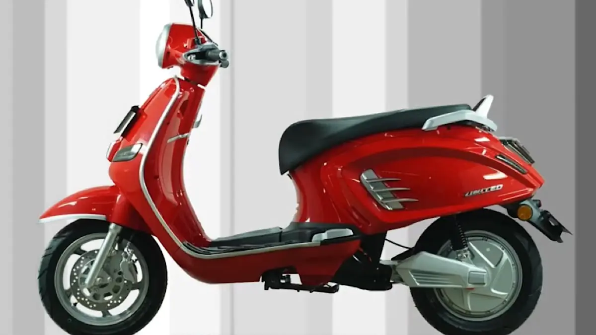 Motor listrik United C2000 hadir dengan desain retro, harga mulai Rp22,9 juta, dan jarak tempuh hingga 130 km. Simak fiturnya!(sc youtube)