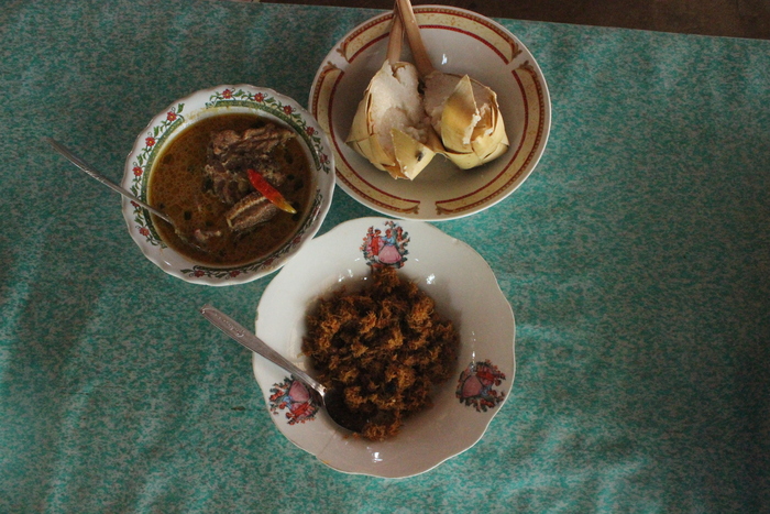 PALING DICARI : Salah satu menu andalan  di warung Iin Nurmayanti.