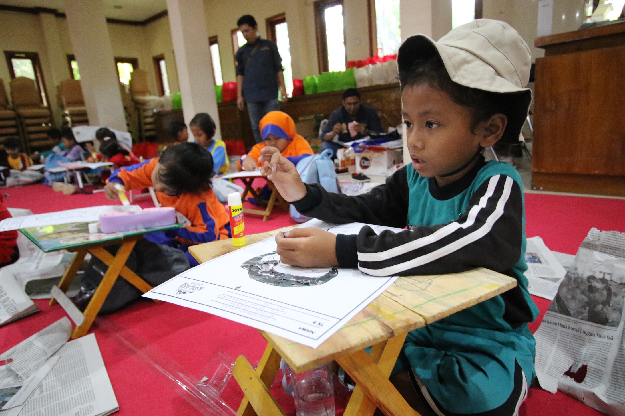 BERIMAJINASI: Finalis Festival Kolase 2023 tingkat TK di Pendopo Lokatantra Pemkab Lamongan. (ANJAR DWI PRADIPTA/RDR.LMG)
