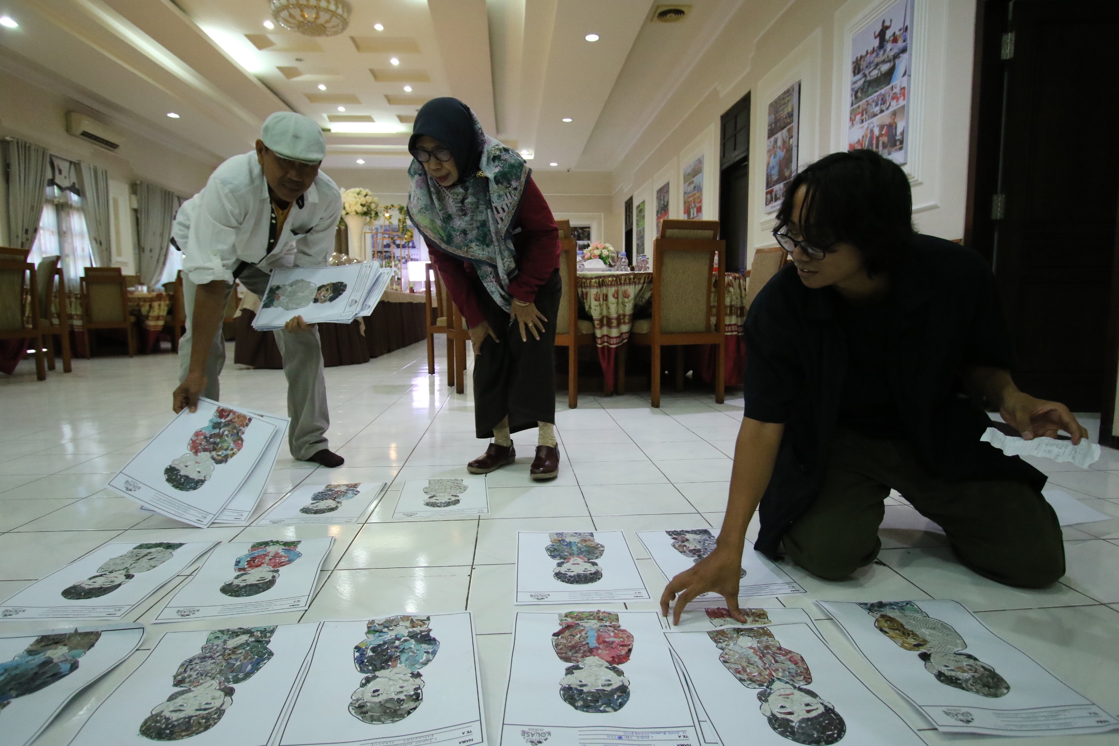 DARI SOBEKAN KORAN: Dewan juri Final Festival  Kolase 2023 menilai hasil karya anak TK. (ANJAR DWI PRADIPTA/RDR.LMG)