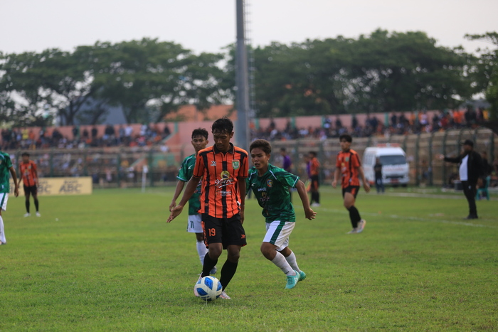 INGIN BAWA PERSIBO JUARA LIGA 3: Pemain Persibo Achmad Faizul Ula viral di media sosial karena gol berkelas dunia.