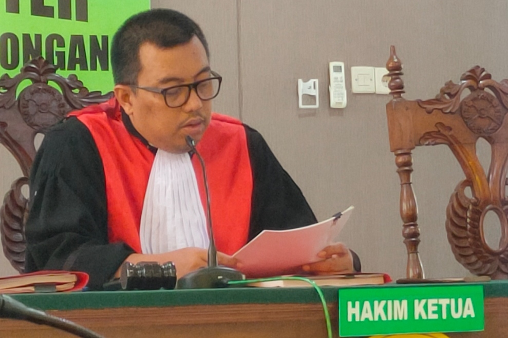 BELUM INCRACHT: Terdakwa peredaran pil dobel L Porwowidji, 33, dan JPU masih pikir-pikir atas vonis yang diberikan oleh Majelis Hakim PN Lamongan. (Ist. / Radar Lamongan)