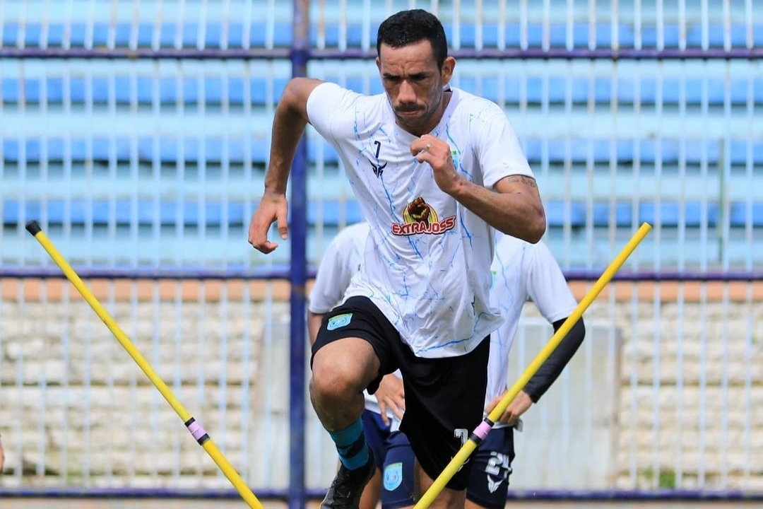 MANTAN : Jose Wilkson, Berseragam Persela saat tim Laskar Joko Tingkir masih bermain di Liga 1 tahun 2022. (Anjar. / Radar Lamongan)