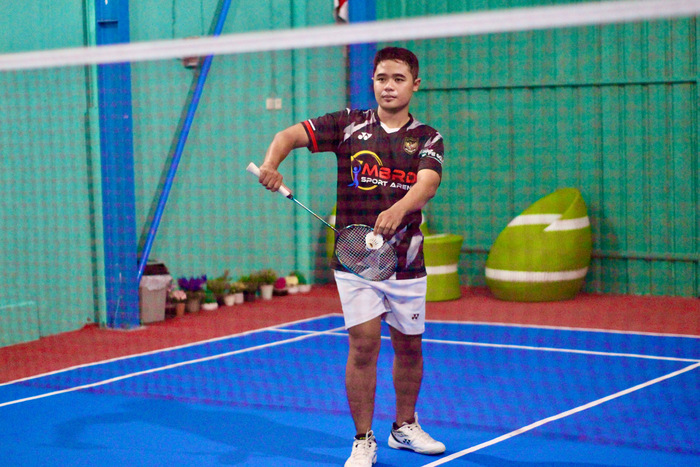 Owner MBRD Sport Arena Muhammad Bayu Rohmatulloh, saat menyalurkan hobbinya di Lapangan MBRD Sport Arena. (MBRD FOR RADAR LAMONGAN)