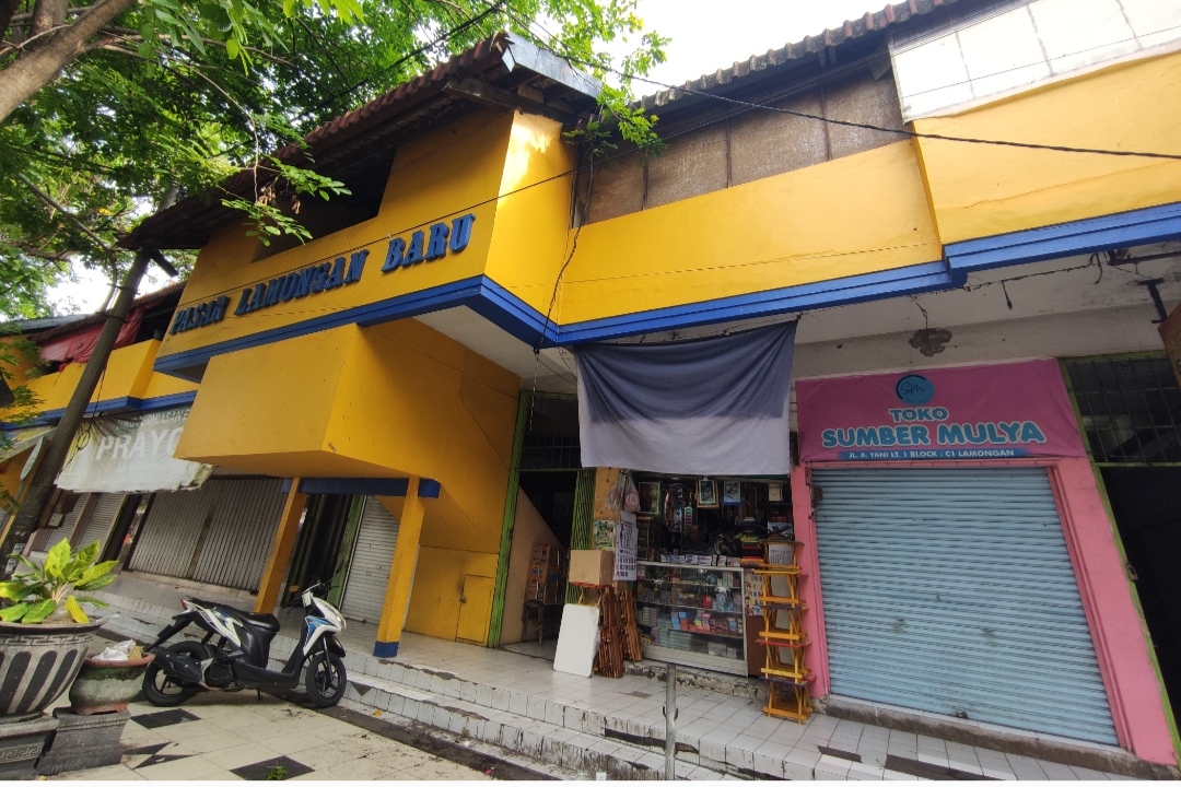 SEPI: Dampak jual beli online sangat terasa bagi pedagang pasar baru Lamongan. (Anjar. / rdrlmg)