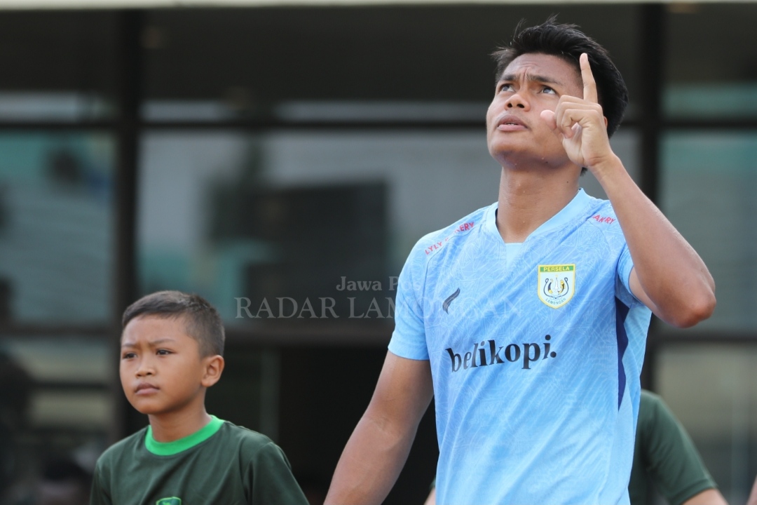 Rafiud Drajat sering menjadi pilihan utama Pelatih Persela ini berharap dapat sodoran kontrak baru dari menejemen Persela (Anjar. / rdrlmg).