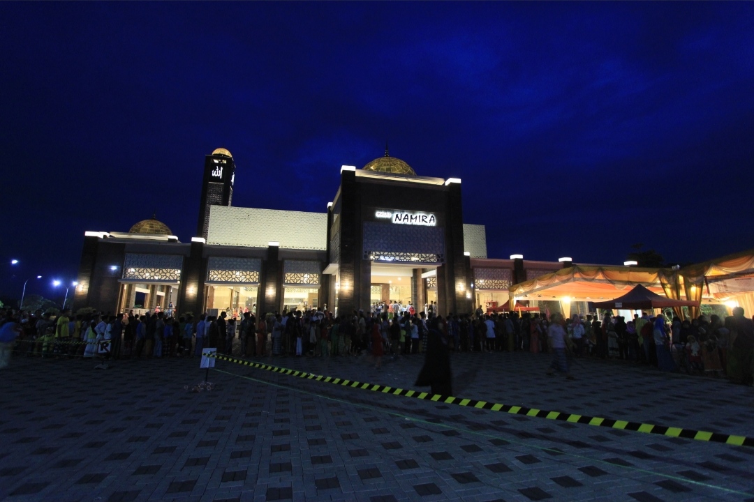 Masjid Namira menjadi salah satu jujukan untuk mengisi waktu menunggu waktu berbuka, di masjid ini juga menyediakan menu buka dan kajian di mulai pukul 17.00 wib (Anjar. / rdrlmg)