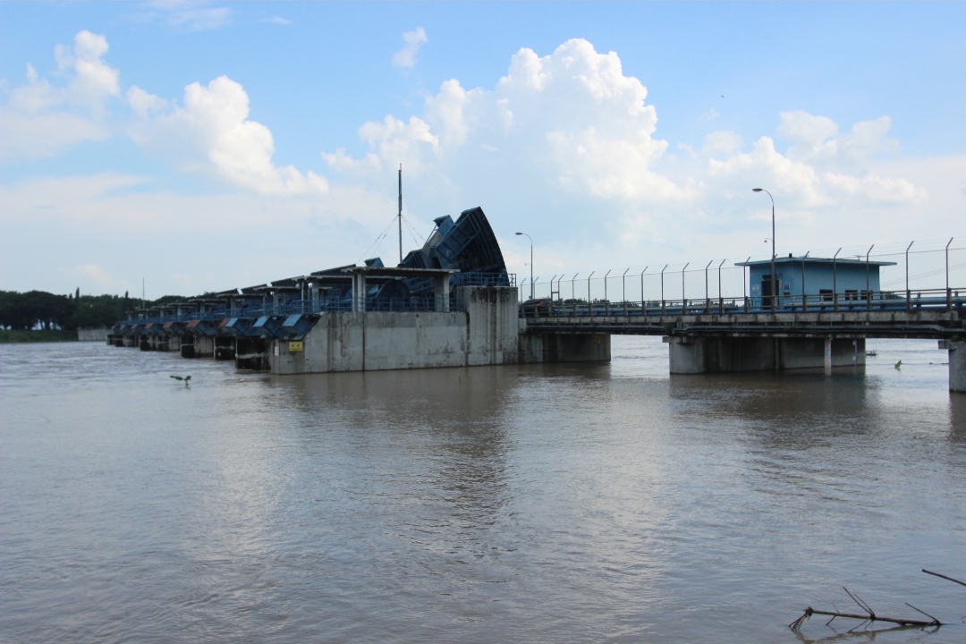 TERUS DIPANTAU : BPBD Lamongan terus berupaya mengoptimalkan penanganan banjir akibat luapan Bengawan Solo, dengan berkolaborasi bersama kecamatan dan instansi terkait (istimewa)