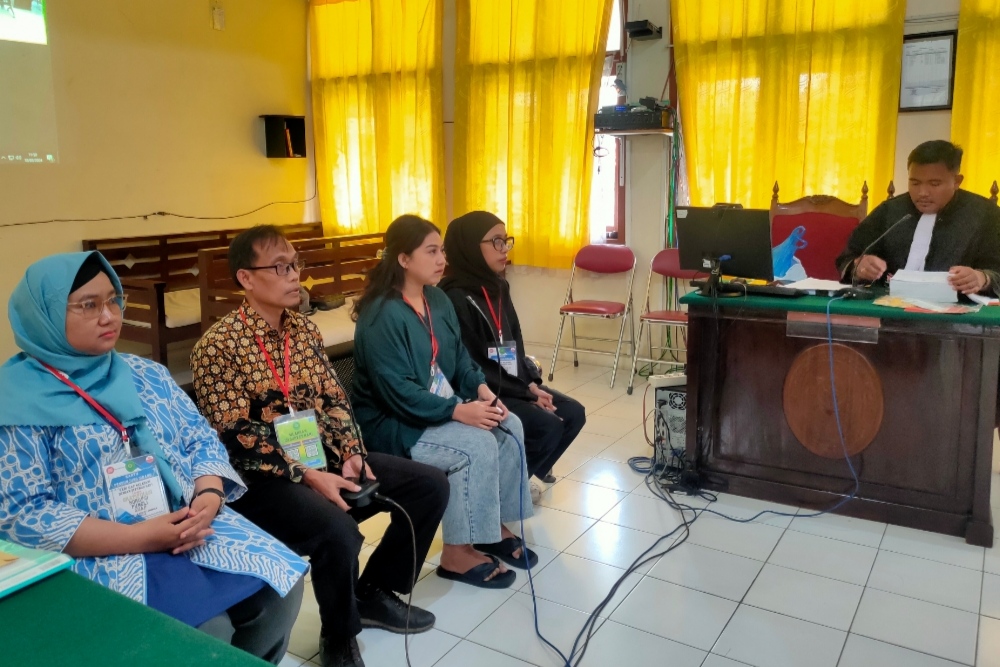BERI KETERANGAN : Dua Reseller dan Dua Orang dari Pihak Pegadaian dihadirkan ke ruang persidangan Pengadilan Negeri (PN) Lamongan (Istimewa)