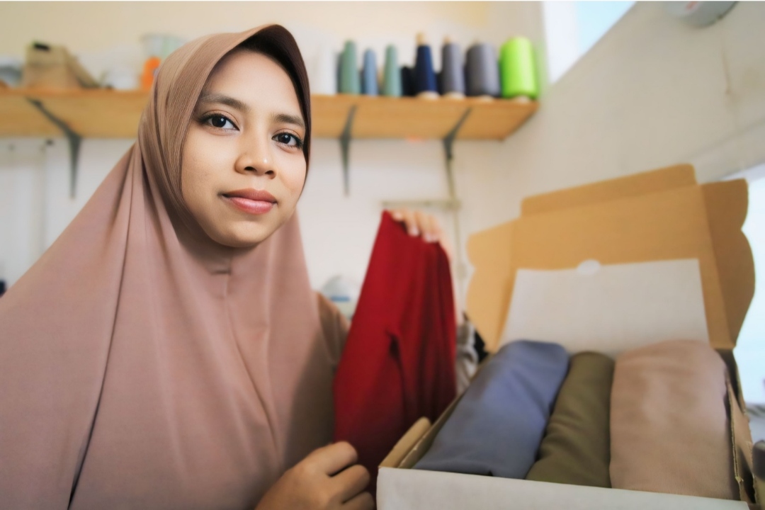Bulan Ramadan Produsen Busana Muslim di Lamongan kebanjiran order (Anjar. / rdrlmg)