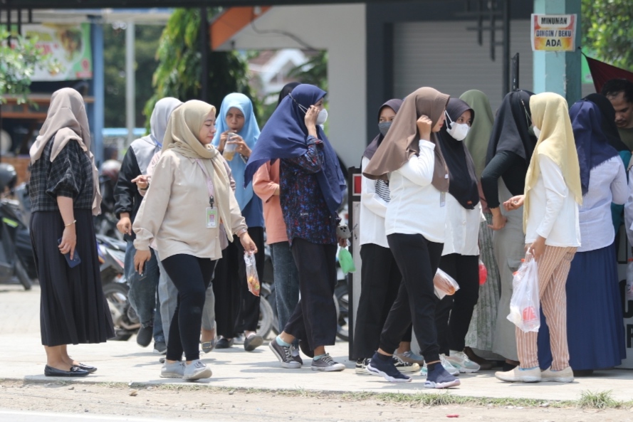 Disnaker Lamongan himbau THR Karyawan maksimal H-7 Lebaran (Anjar. / rdrlmg)