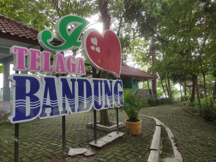 HANYA PEMELIHARAAN RUTIN: Wisata Telaga Bandung yang airnya untuk kebutuhan masyarakat sekitar. (ANJAR DWI PRADIPTA/RDR.LMG )