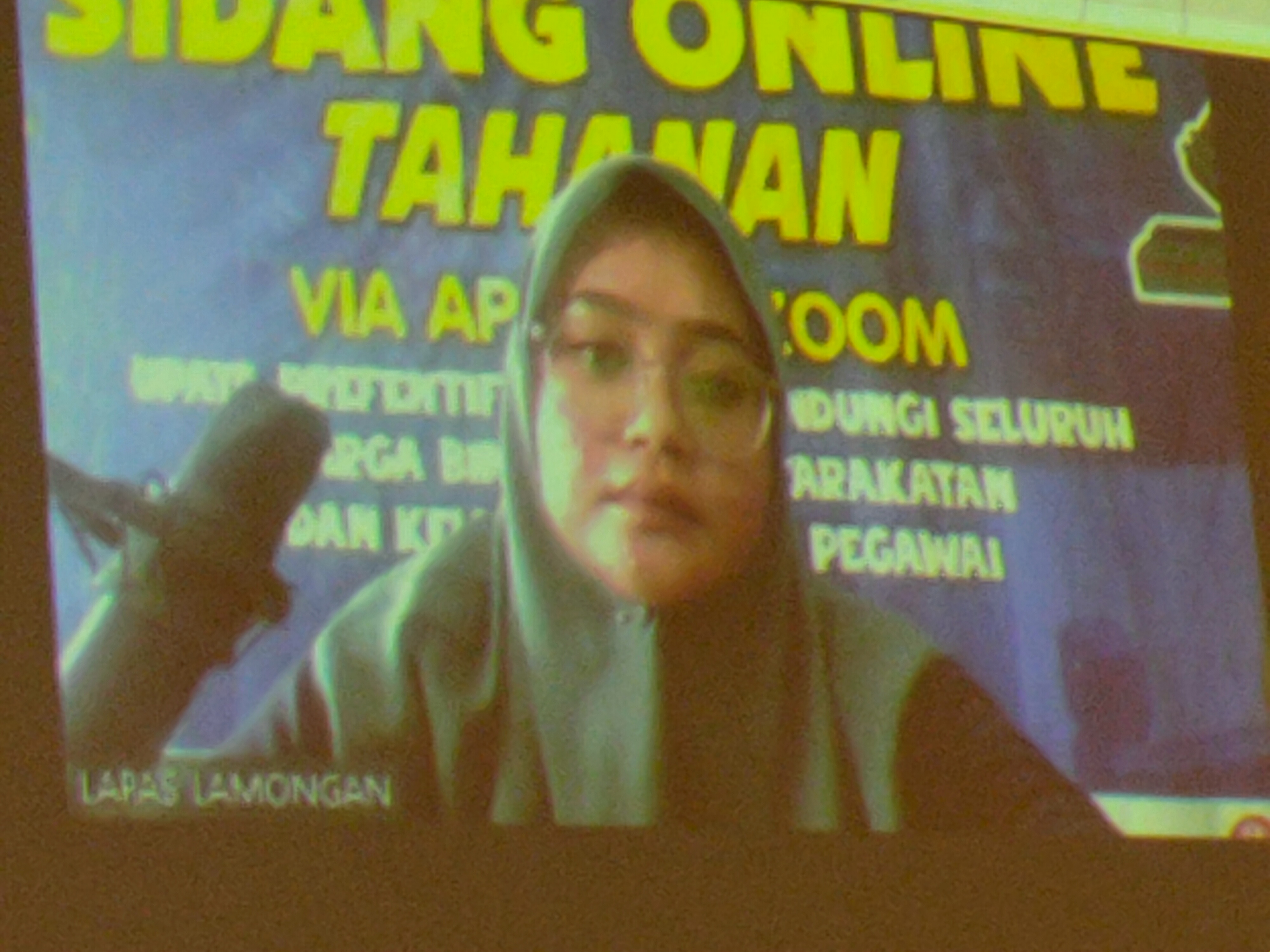 TAMBAH LAMA DI PENJARA: Terdakwa owner investasi bodong, Samudra Zahrotul Bilad, 24, memohon keringanan hukuman dalam sidang pembacaan tuntutan. (Ist.)