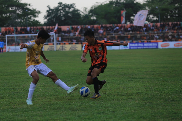 Persibo ketika berlaga di Liga 3 Zona Jatim. Persibo kini bersiap hadapi putaran nasional  (Yuan Edo/RDR.BJN)