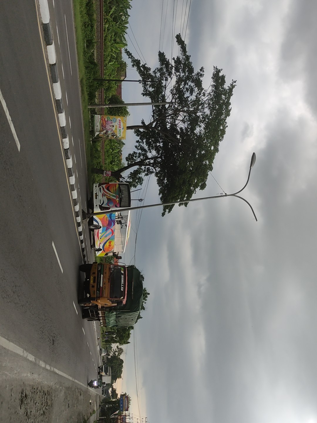 MINTA PJU DIPERHATIKAN: Lampu PJU dapat mempengaruhi penerangan di jalan raya. (ANJAR DWI PRADIPTA/RDR.LMG)