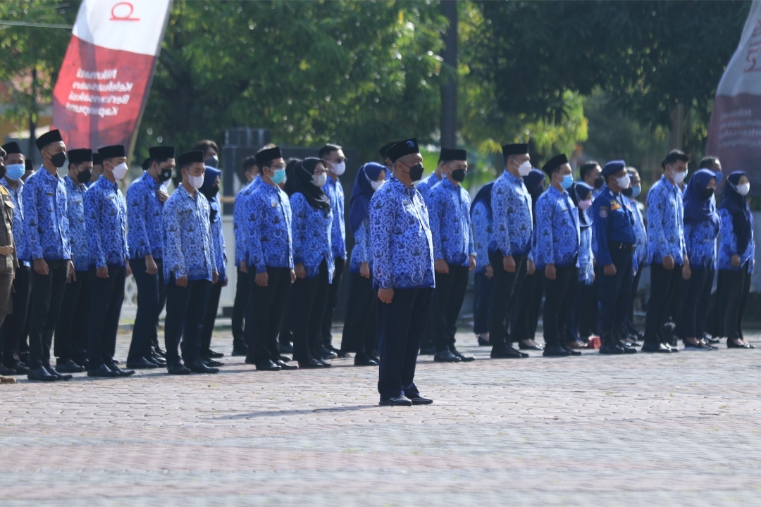 SEMRINGAH: Pemkab Lamongan segera mencairkan anggaran THR kepada 10.089 ASN dan pejabat serta 2.250 tenaga non ASN, dengan total anggaran mencapai Rp 58 miliar. (Anjar. / Rdrlmg)