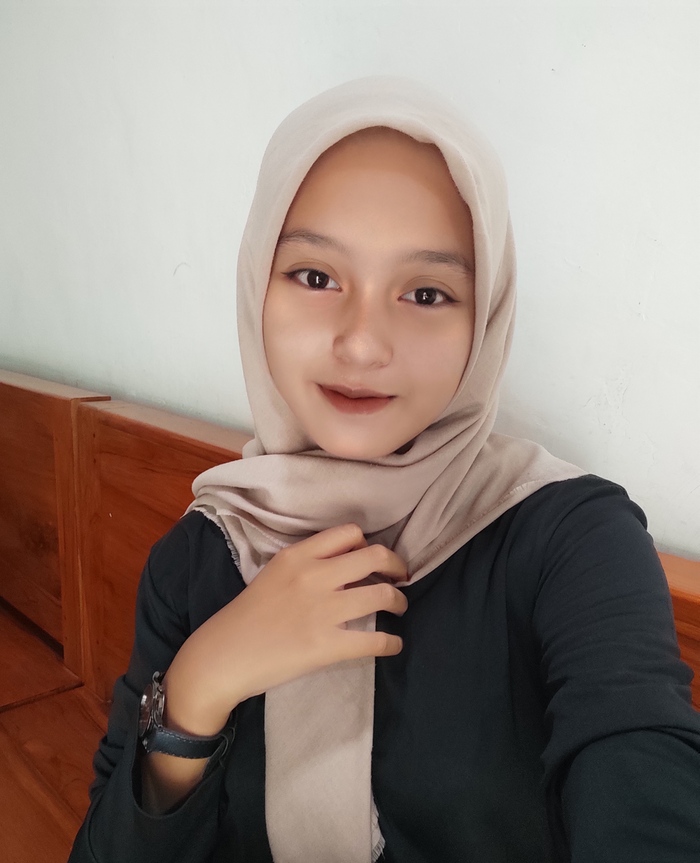 AJAK ANAK &mdash; ANAK BERSALAWAT: Marsya Virna Abrilian ikut mengajar di Taman Pendidikan Alquran. (IST/RDR.LMG)