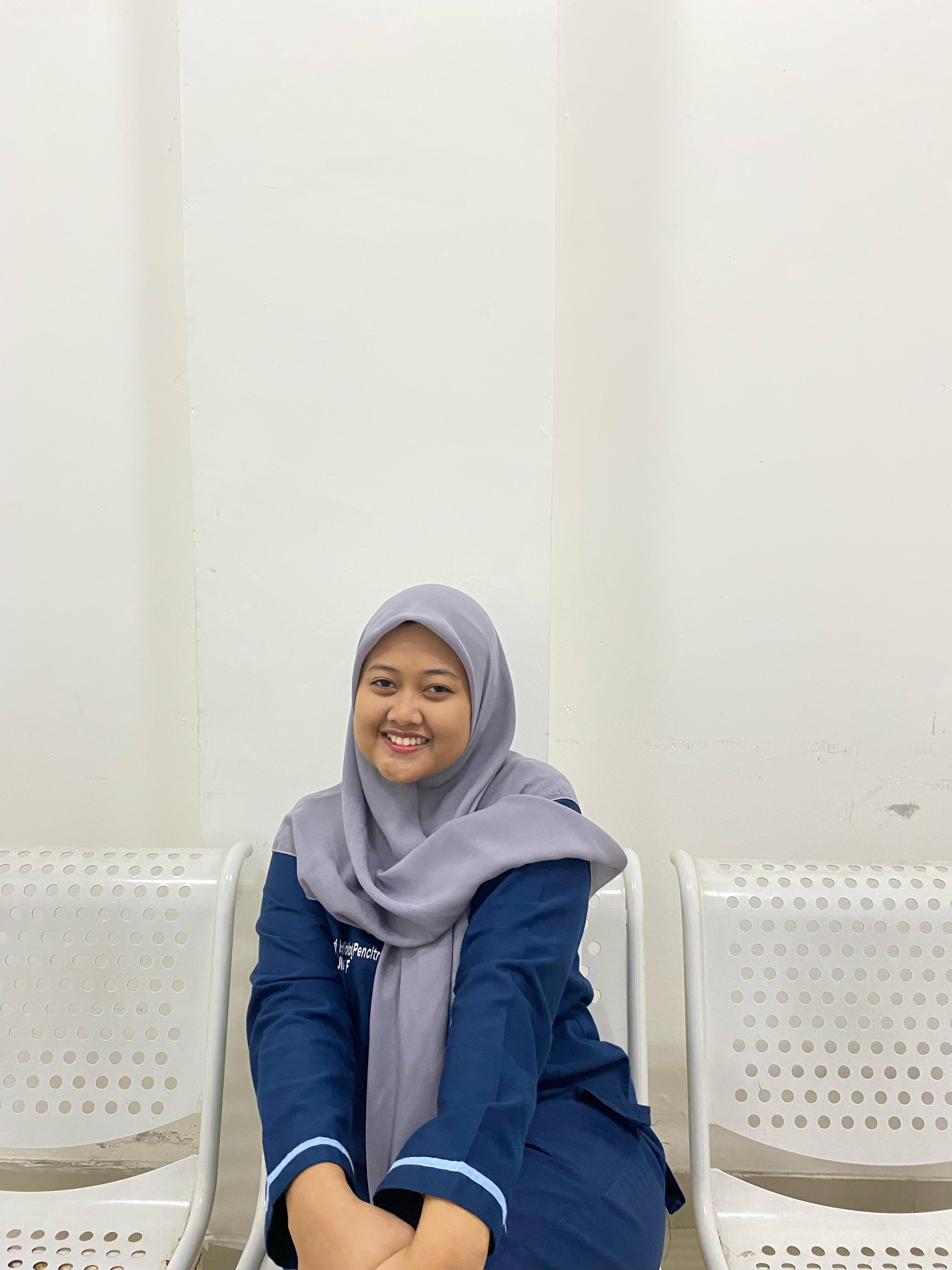 INGIN PKL di LUAR JAWA TIMUR: Yuliana Sajidah Fatmawati. (ISTIMEWA/RADAR.LMG)