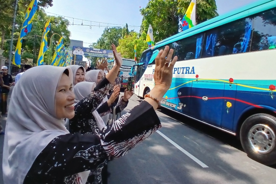 DIMINTA JAGA ENERGI: CJH berusia di atas 60 tahun dan masuk dalam kategori risti diminta untuk memperhatikan kondisi tubuh selama beribadah di Tanah Suci. (Anjar. / Rdrlmg)