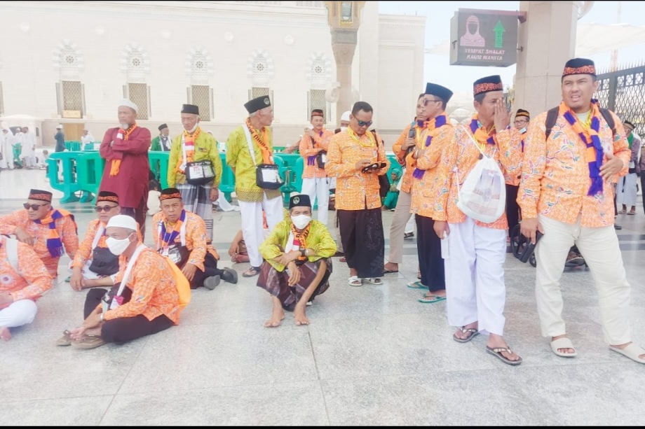 HARI TERAKHIR DI MADINAH: Sebanyak 732 jemaah haji Lamongan di tiga kloter bersiap bergeser ke Makkah. (Ist. / Radar Lamongan)