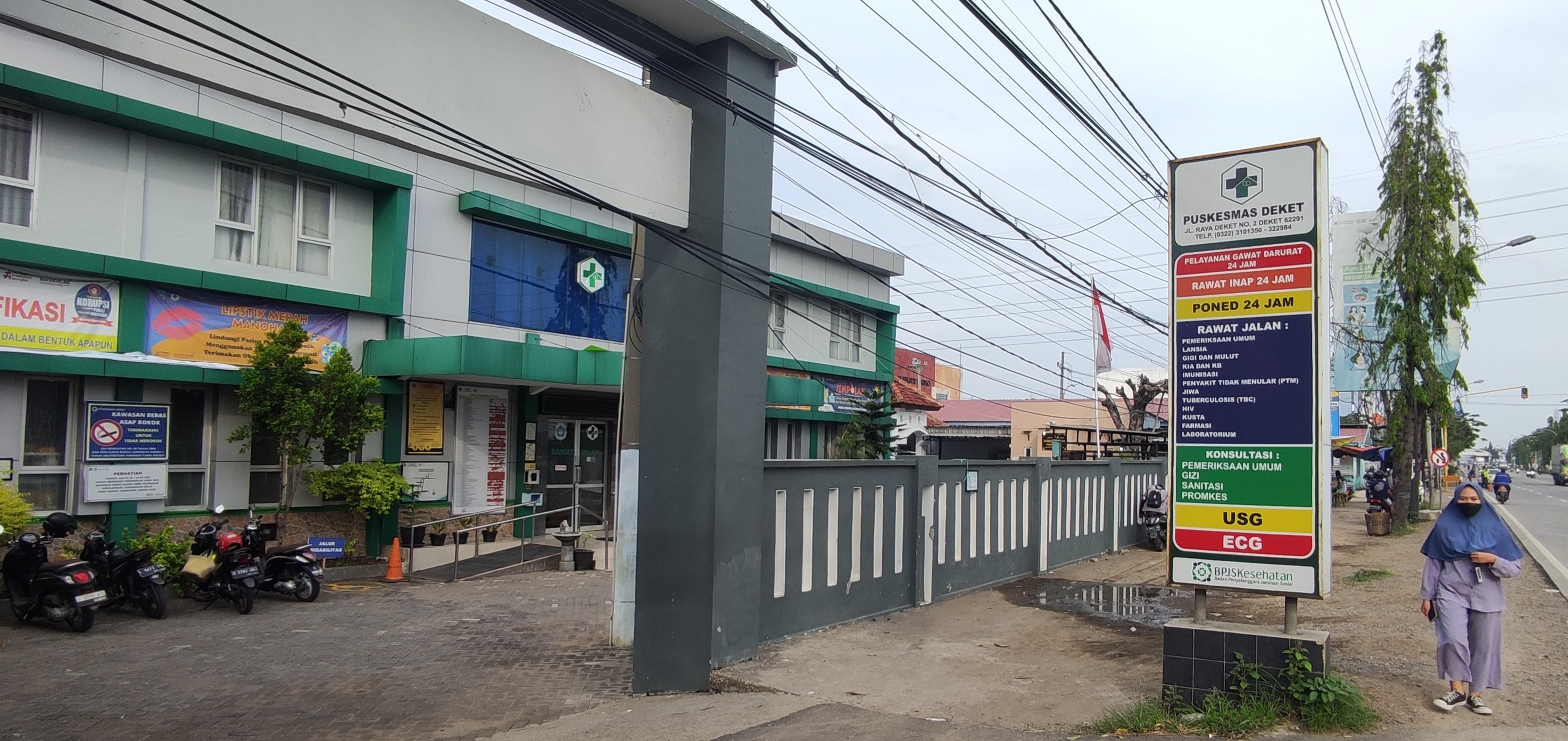 MASIH LAYANI COVID-19: Salah satu puskesmas di Kabupaten Lamongan. (ANJAR DWI P/RDR.LMG)