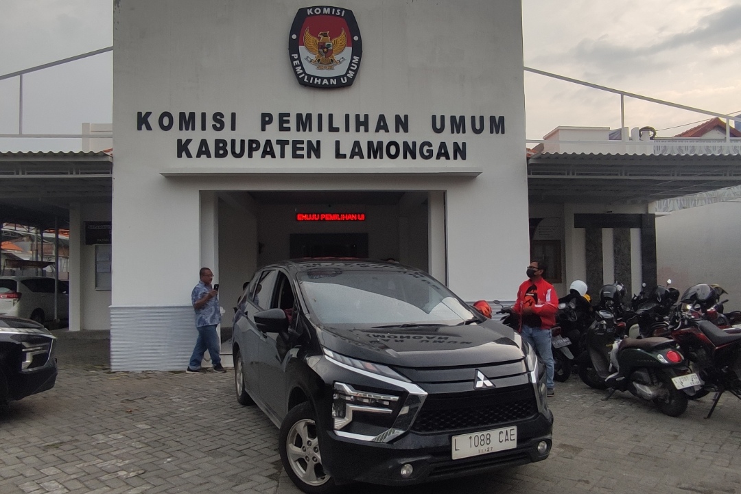 BERTAHAP: Belum ada parpol yang berkonsultasi dengan KPUK Lamongan terkait pendaftaran bacabup yang diusung di Pilkada Lamongan mendatang. (Anjar / Radar Lamongan)