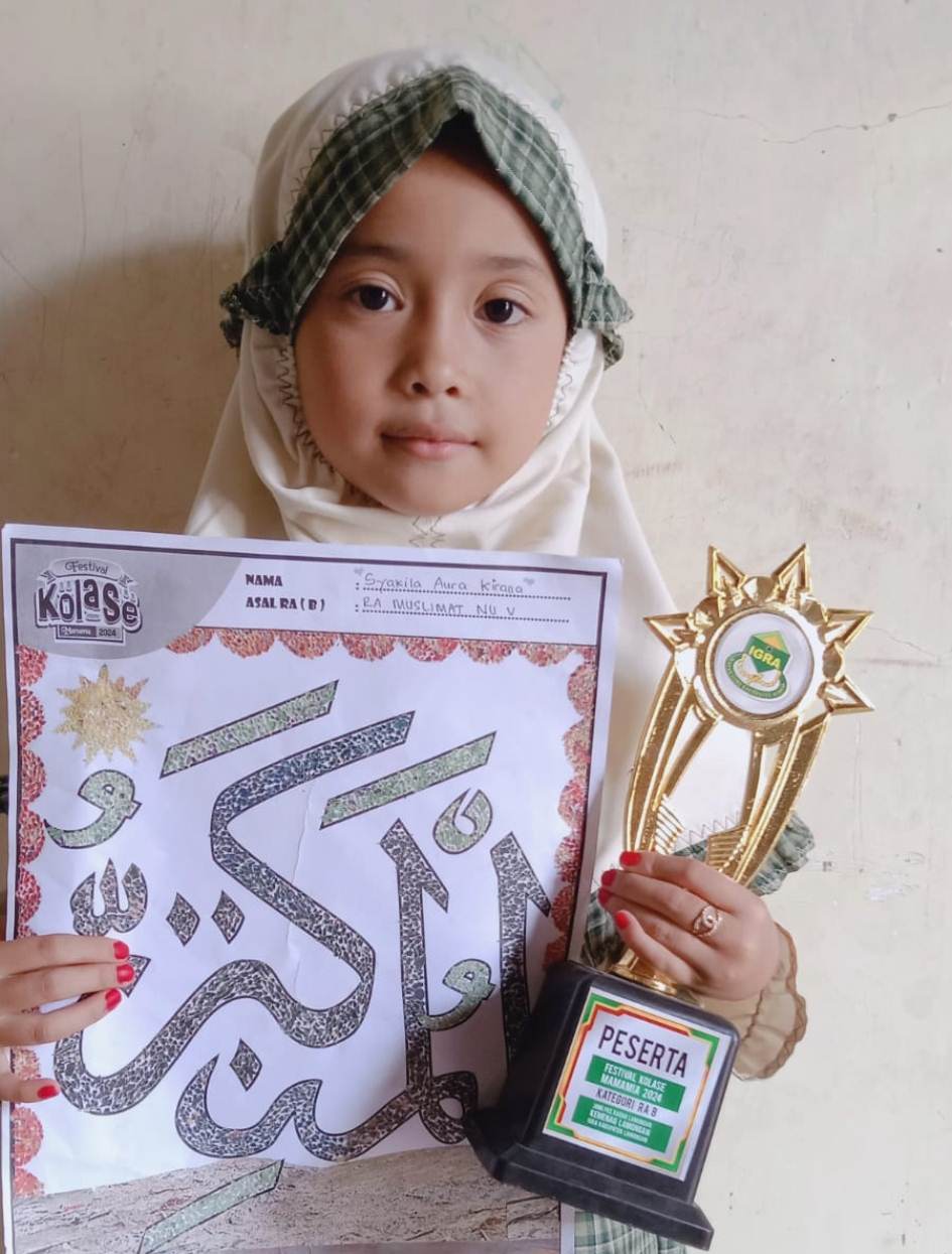 SUKA DENGAN BEBEK: Syakila Aura Kirana membawa piala finalis Festival Kolase Mamamia 2024. (IST/RDR.LMG)