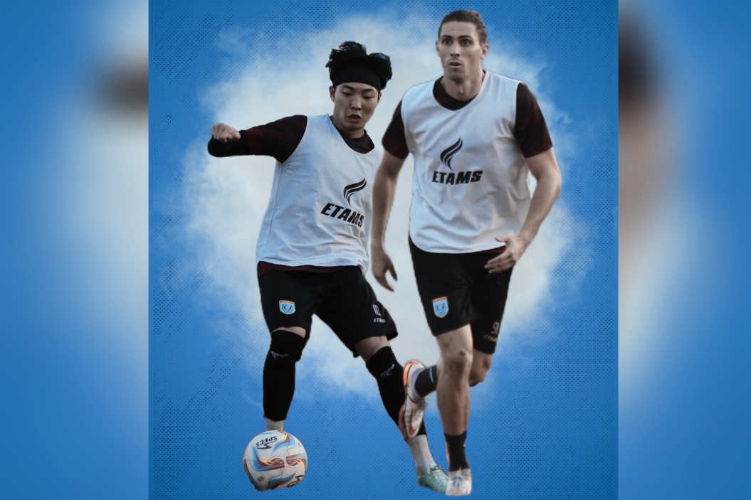 LAYAK DIPERTAHANKAN: Dua pemain asing, Kim dan Campbell saat masih berseragam Persela. (Anjar D. Pradipta / Radar Lamongan)