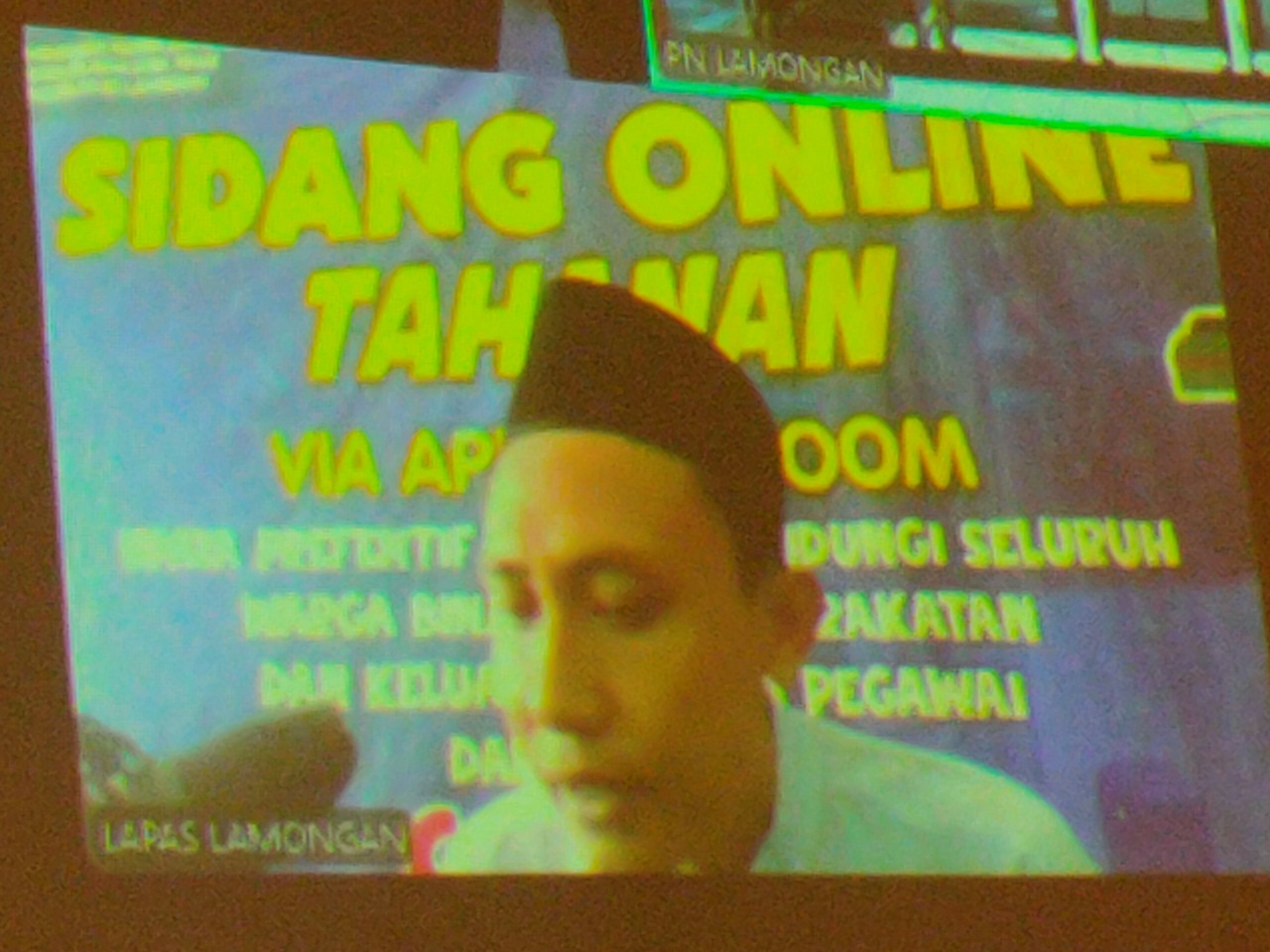 KEMBALI KE SIDANG ONLINE: Muhammad Thoyyib divonis satu tahun dan tiga bulan karena mencuri kotak amal di makam Syekh Maulana Ishaq. (IST/RDR.LMG)