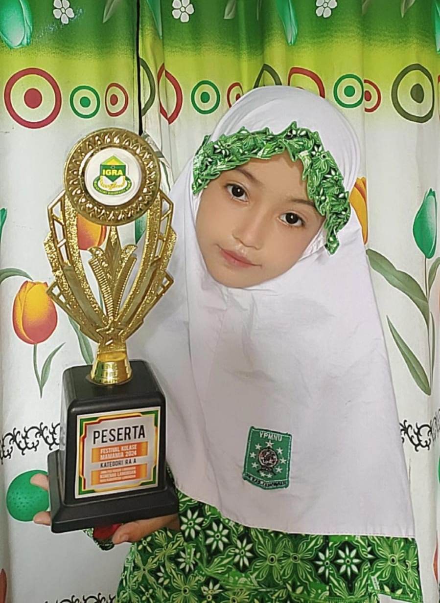 BELAJAR TAJWID: Vica Fiqhiyah membawa finalis Festival Kolase Mamamia 2024. (IST/RDR.LMG)