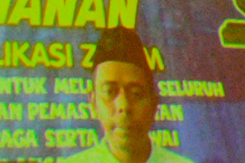 MEMINTA KERINGANAN: Terdakwa Waris Wibowo saat mejalani sidang online pembacaan tuntutan oleh JPU.