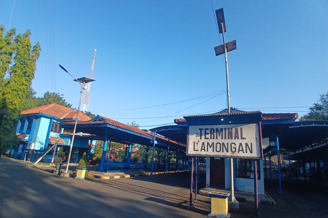 SEGERA DIREALISASIKAN: Bus jurusan Lamongan &mdash; Mojokerto diharapkan makin menghidupkan terminal Lamongan.  (Anjar D. Pradipta / Radar Lamongan)