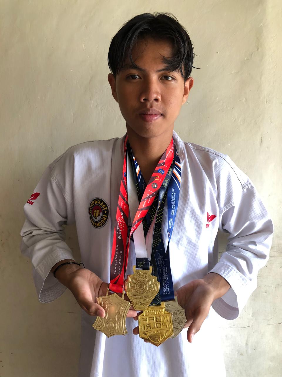 Achmad Rezal Tsaqif menjadikan kegagalan sebagai batu pijakan untuk meraih kesuksesan. Kegagalan pada kejuaraan taewondo di Surabaya tidak membuatnya patah semangat.&nbsp;