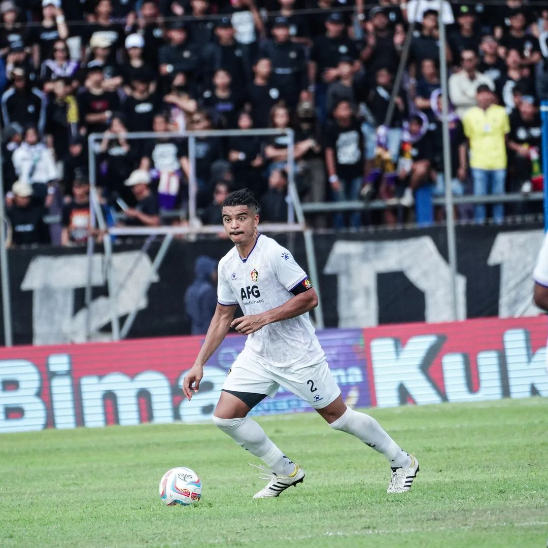 DIPERHITUNGKAN: Anderson Nascimento saat masih memperkuat Persik. Stoper berpaspor Brasil tersebut berpeluang merapat ke Persela. (Instagram / @anderson.nas14)
