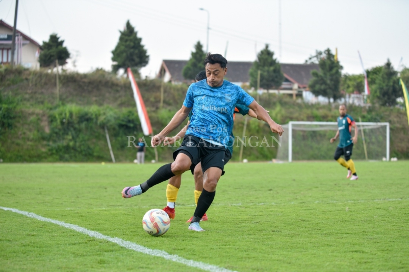 BERPENGALAMAN: Persela musim ini banyak dihuni pemain senior, salah satunya striker asal Bojonegoro Samsul Arif.&nbsp;(Dok. Persela for Radar Lamongan)
