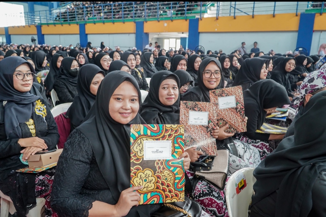 PPPK pemkab Lamongan Formasi 2023 usai menerima SK penganangkatan (dok. / radar Lamongan)