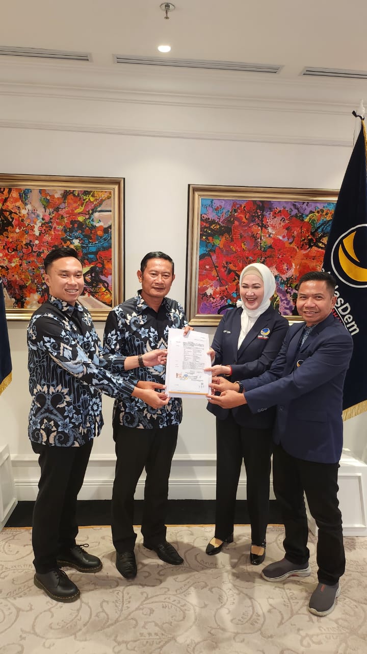 Pasangan Cabup - Cawabup YES - Dirham terima rekom dari partai Nasdem (Ist. / Radar Lamongan)