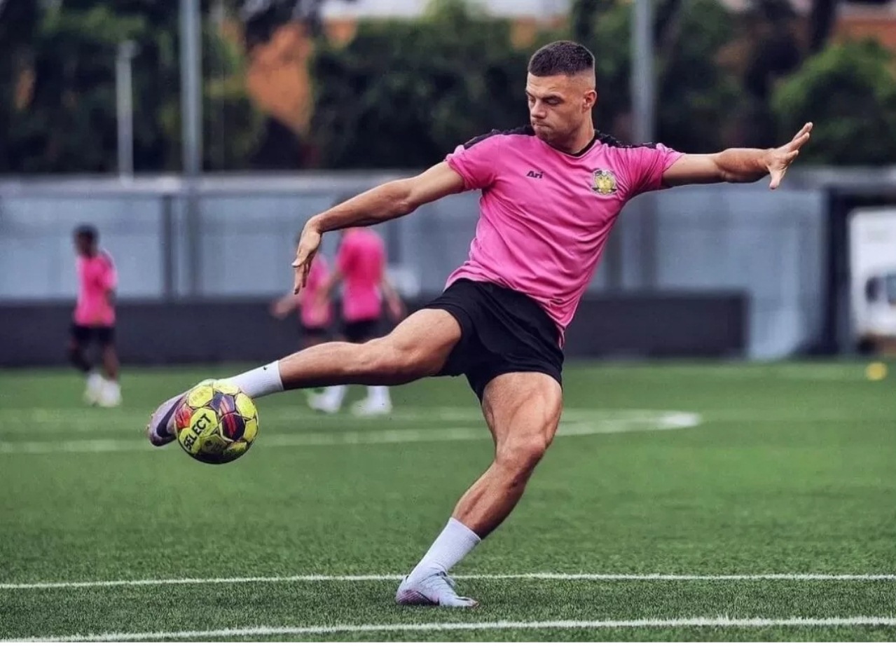 BELUM PERNAH BERKOMPETISI DI INDONESIA: Gresik United merekrut pemain asing berposisi bomber asal Serbia, Djordje Maksimovic. (Instagram Gresik United)