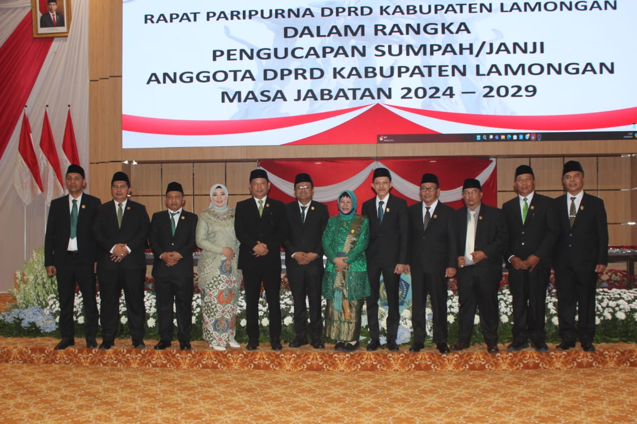 SOLID: Sebanyak 12 Anggota DPRD Lamongan dari Fraksi PKB foto bersama usai pengambilan sumpah dan janji anggota DPRD Lamongan 2024 &ndash; 2029.