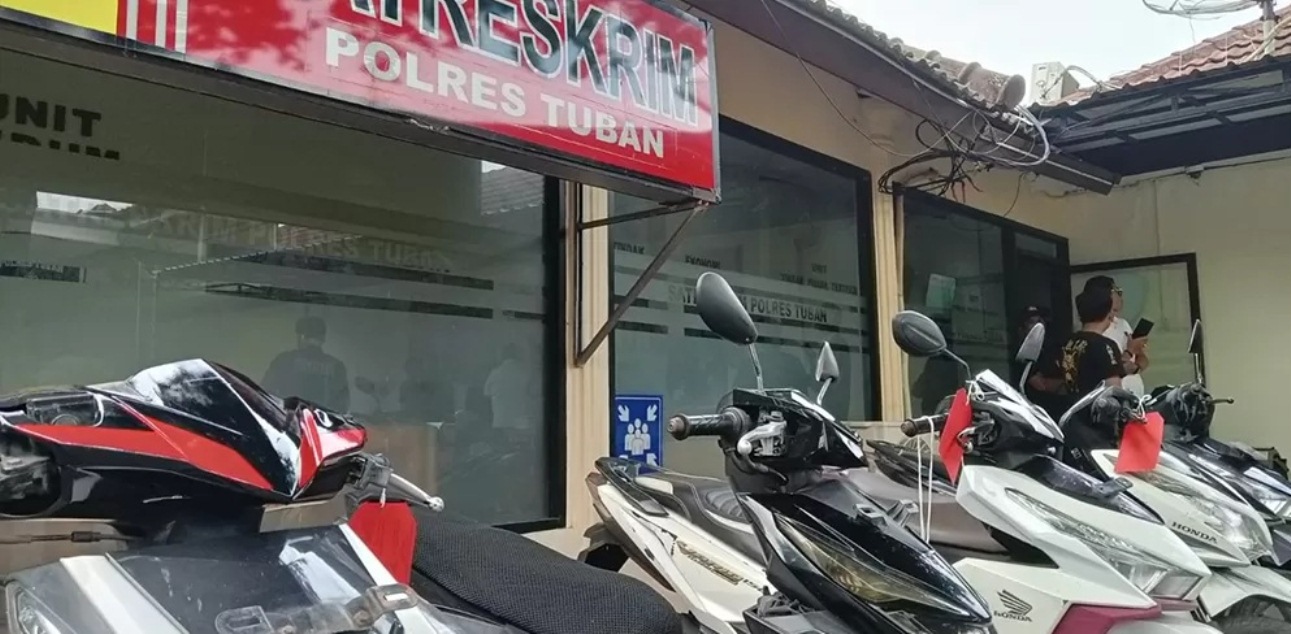 BARANG BUKTI: Motor - motor yang diamankan di Mapolres Lamongan. (Radar Tuban)
