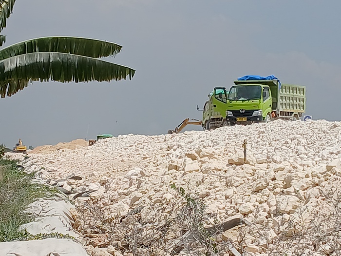Preloding JLU dilakukan pembuangan di lapangan gajah mada (ANJAR DWI PRADIPTA/RADAR LAMONGAN)