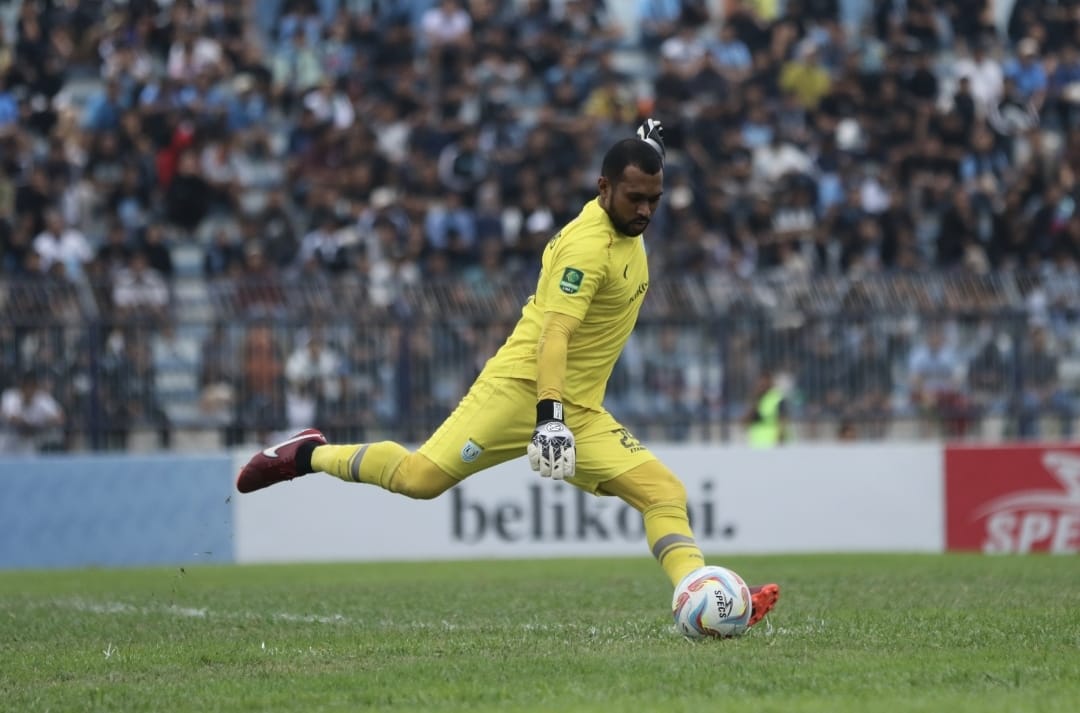 DISIAPKAN: Samuel Reimas menjadi kiper yang dipersiapkan menghadapi Persewar Waropen.